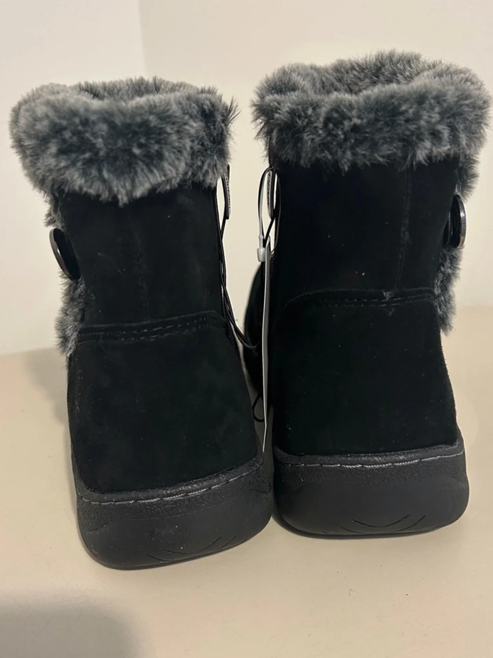 Khombu black suede